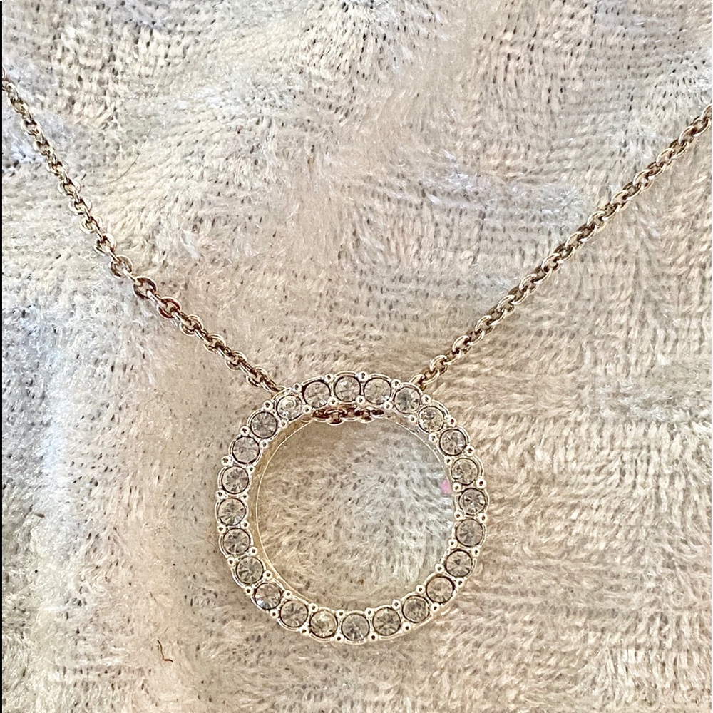 AVON SP Rhinestone circle necklace new in box